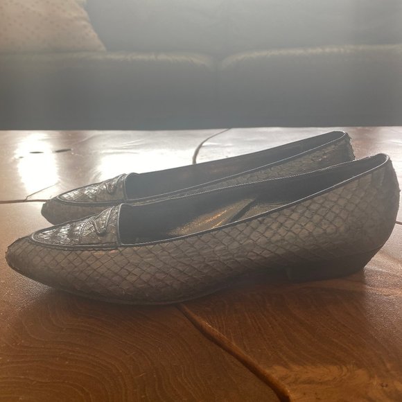 Annie Klein Silver Snakeskin Slip-On Heels - Picture 3 of 4